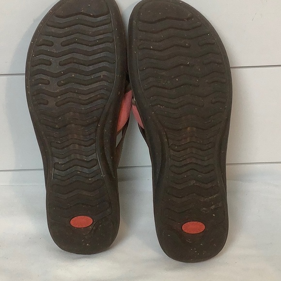 UGG “Matala” Sheepskin lined sandals in brown leather and coral suede.  Sz 8 - Picture 7 of 8